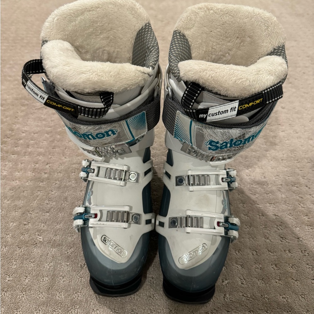 Salomon Ski Boots size 24.5